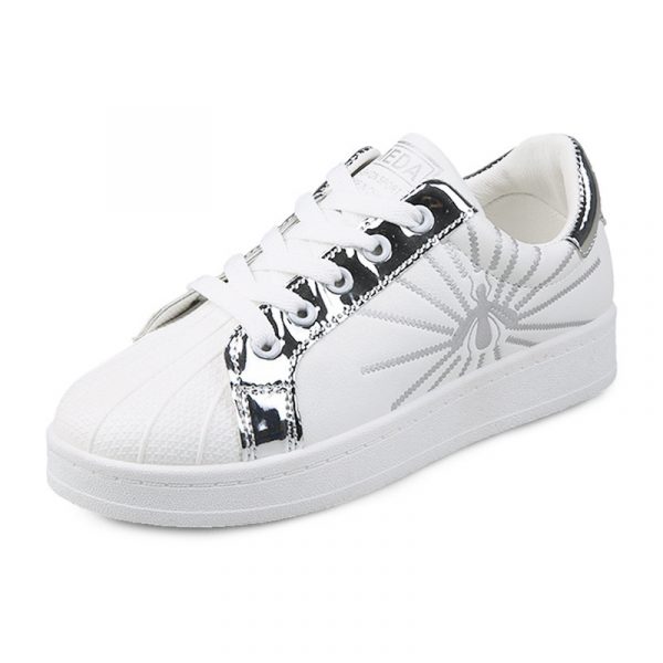 حذاء رياضي بلمسة فنية Style Sports Shoes Flat Shoes