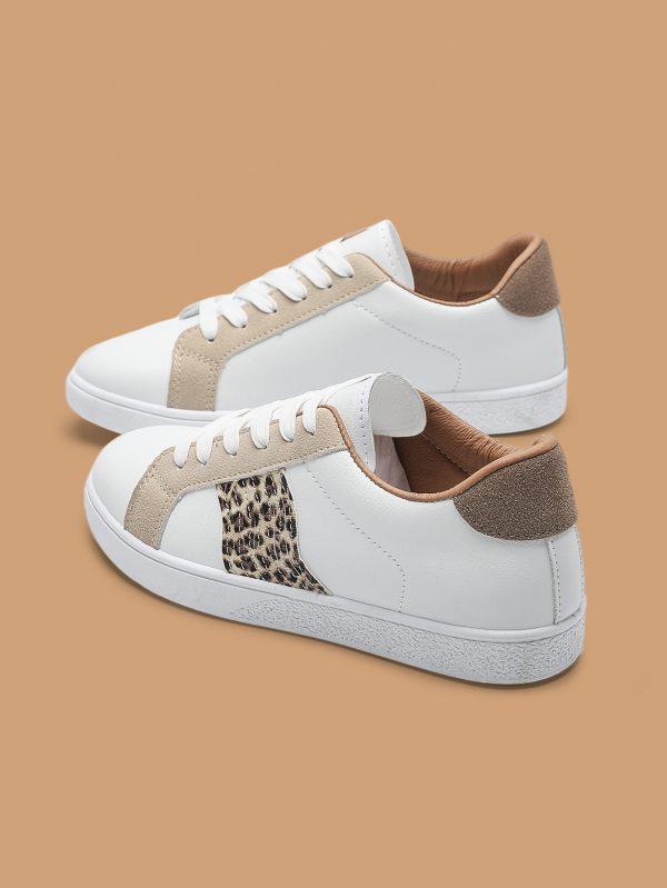 Women's Casual Lace Up Daily Flat Shoes  حذاء راقي للمرأة بلمسة رياضية