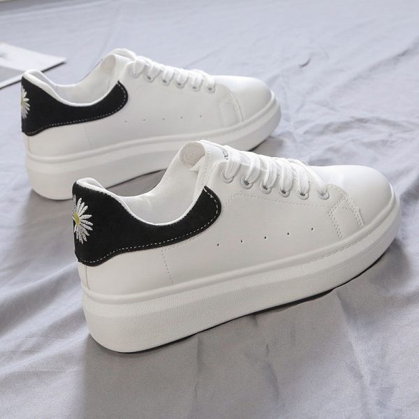 b48be7c8-c96c-4e6d-9a8f-9019b271f469.jpg Stylish women's athletic shoes حذاء أنيق رياضي للمرأة