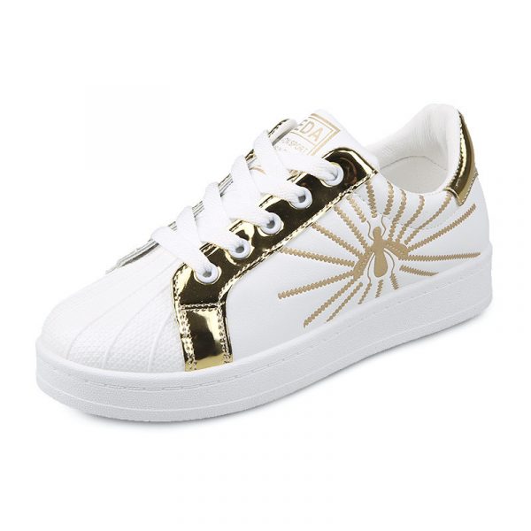 حذاء رياضي بلمسة فنية Style Sports Shoes Flat Shoes